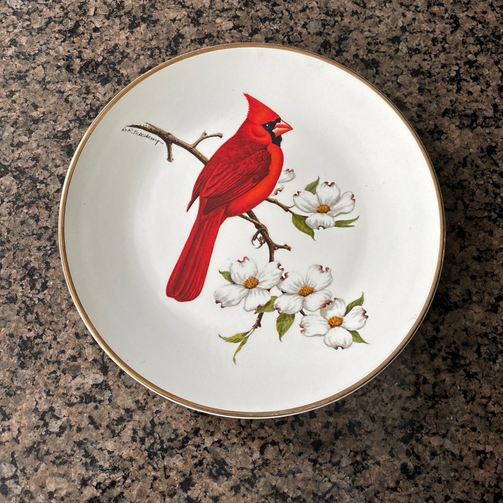 Avon Cardinal North American Songbird plate by Don Eckelberry 1974